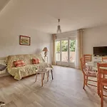 Apartment T2 50m² Au Centre, Wifi Et Parking Exterieur - Fr-1-841-49