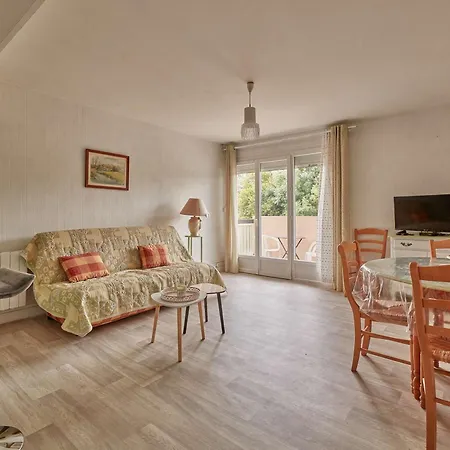 Apartment T2 50m² Au Centre, Wifi Et Parking Exterieur - Fr-1-841-49